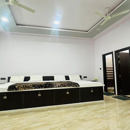 Hotel Rudra Residency Near Railway Station Mathura Extérieur photo