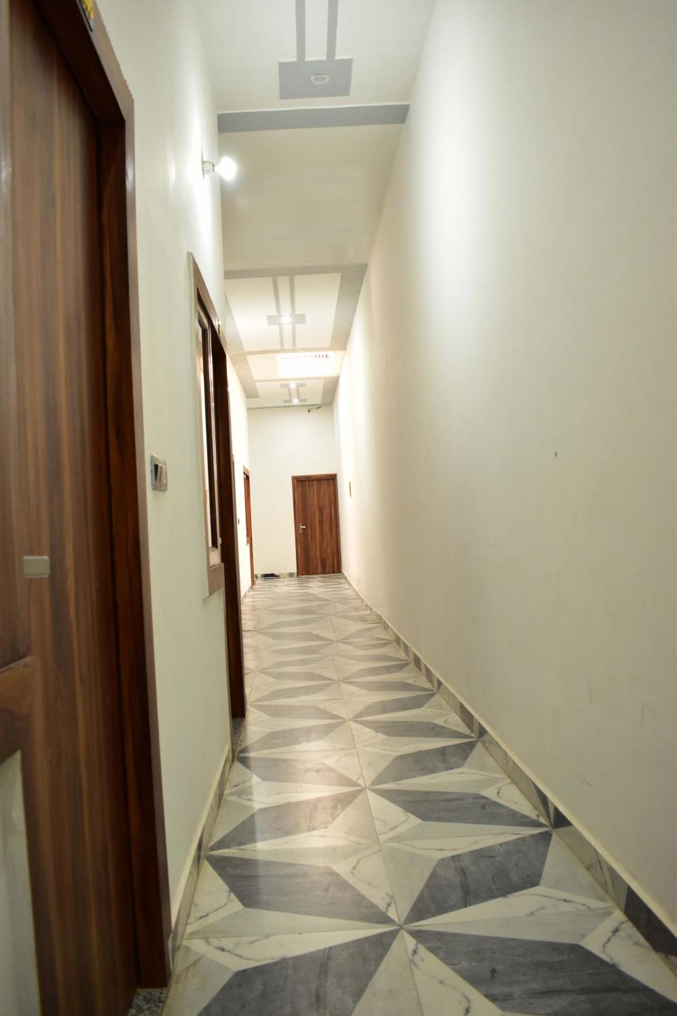 Hotel Rudra Residency Near Railway Station Mathura Extérieur photo