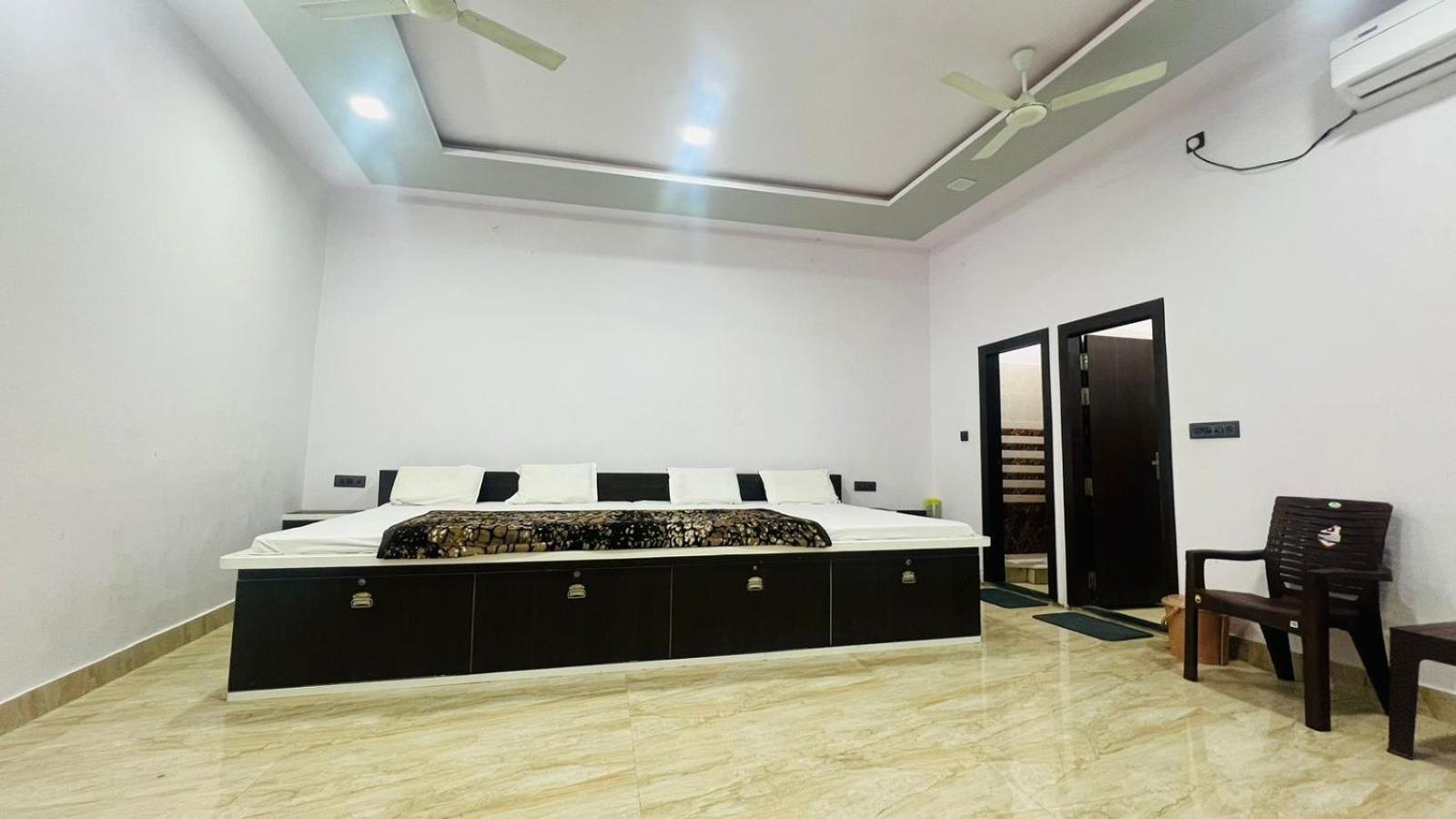 Hotel Rudra Residency Near Railway Station Mathura Extérieur photo