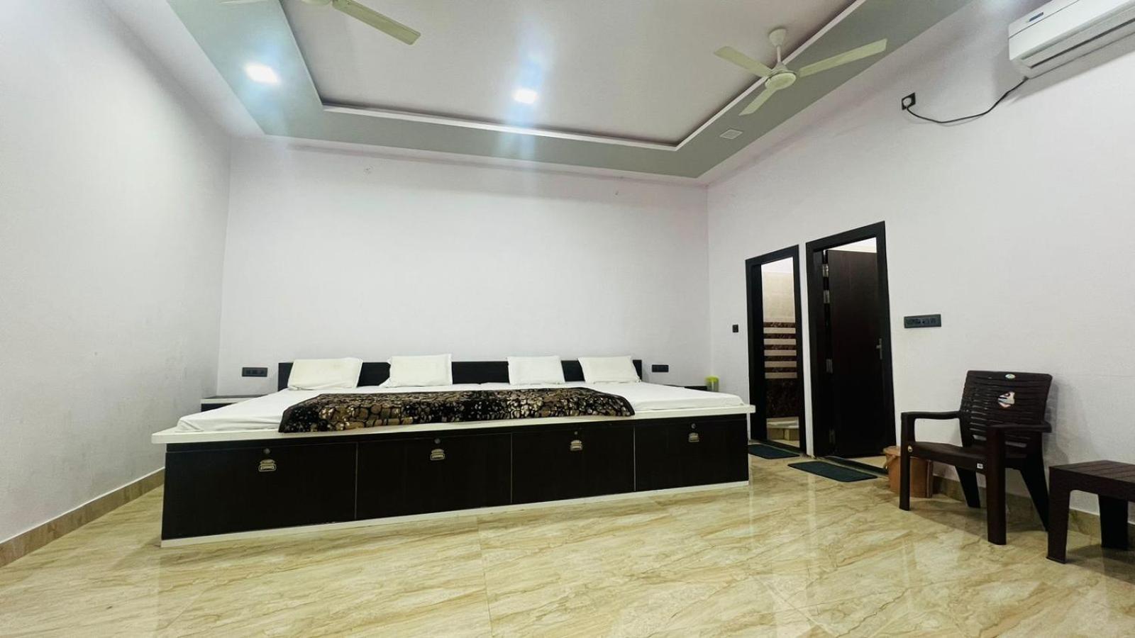 Hotel Rudra Residency Near Railway Station Mathura Extérieur photo