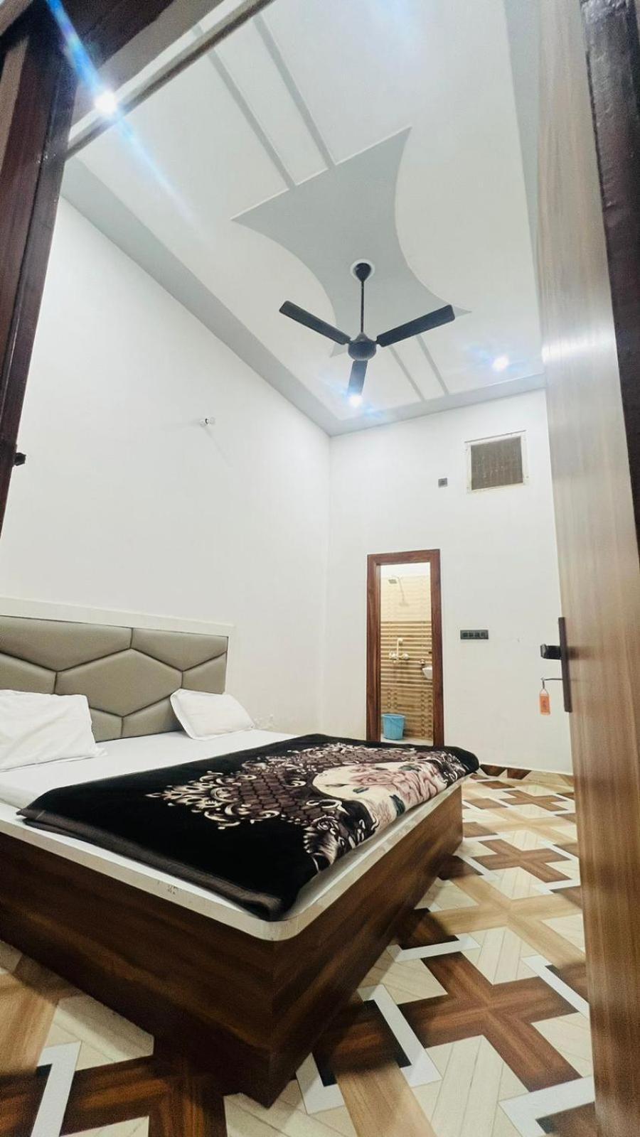Hotel Rudra Residency Near Railway Station Mathura Extérieur photo