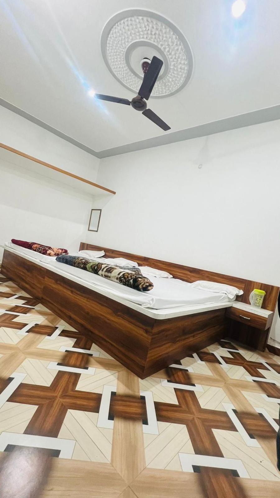 Hotel Rudra Residency Near Railway Station Mathura Extérieur photo