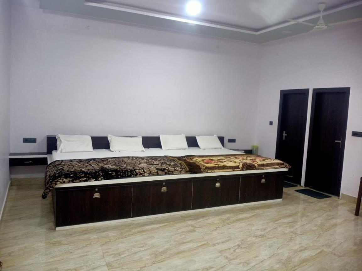 Hotel Rudra Residency Near Railway Station Mathura Extérieur photo
