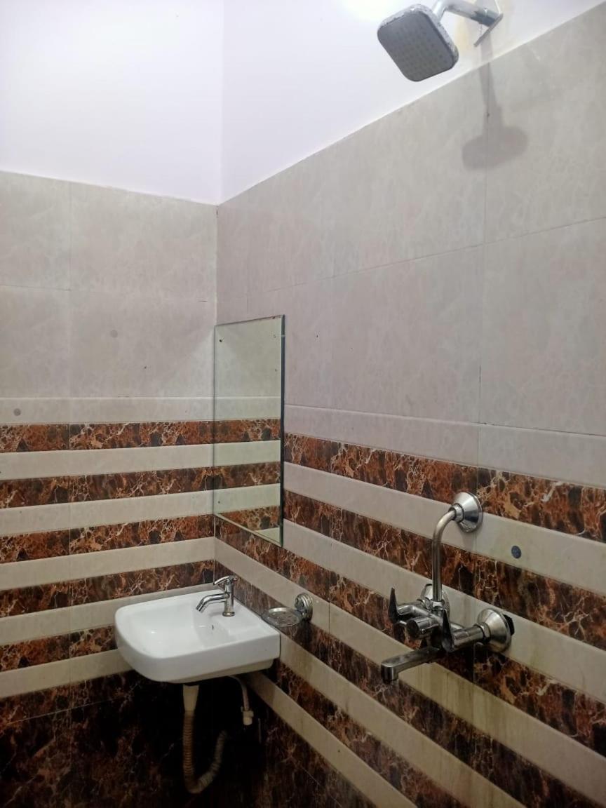 Hotel Rudra Residency Near Railway Station Mathura Extérieur photo