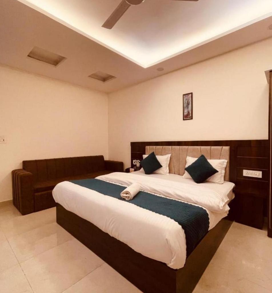 Hotel Rudra Residency Near Railway Station Mathura Extérieur photo